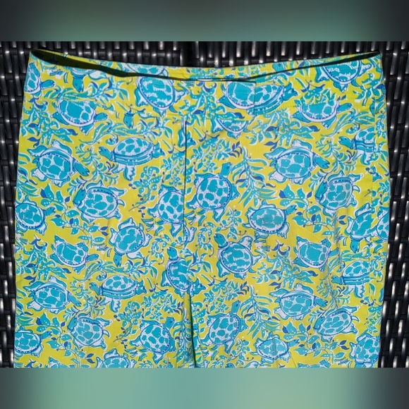 Size 10 Capri Crop Pants with Tortoises, Key West - Picture 2 of 6